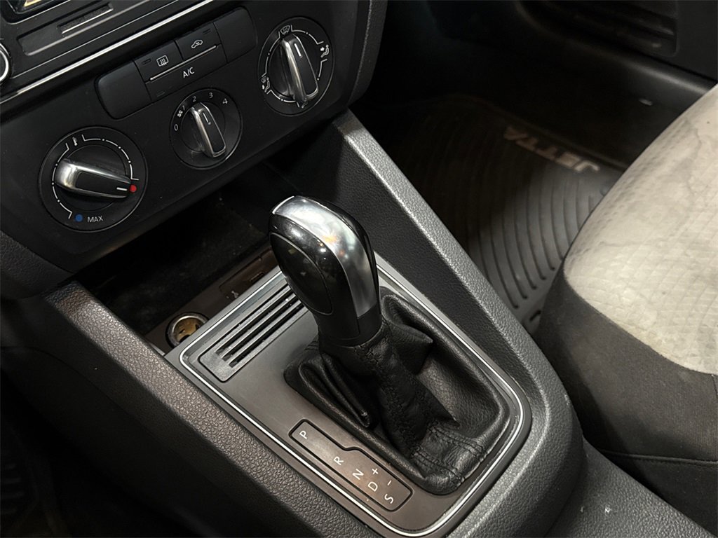 Used 2017 Volkswagen Jetta S image 16