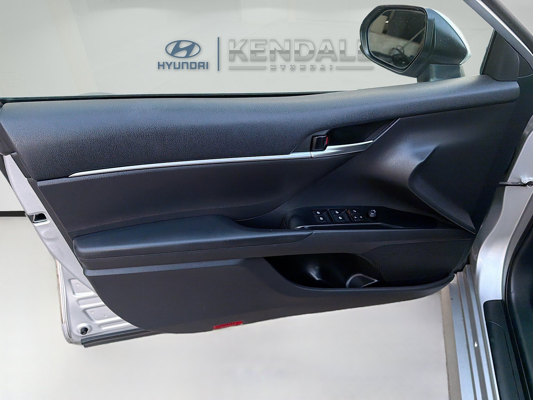 Used 2020 Toyota Camry LE FWD image 17