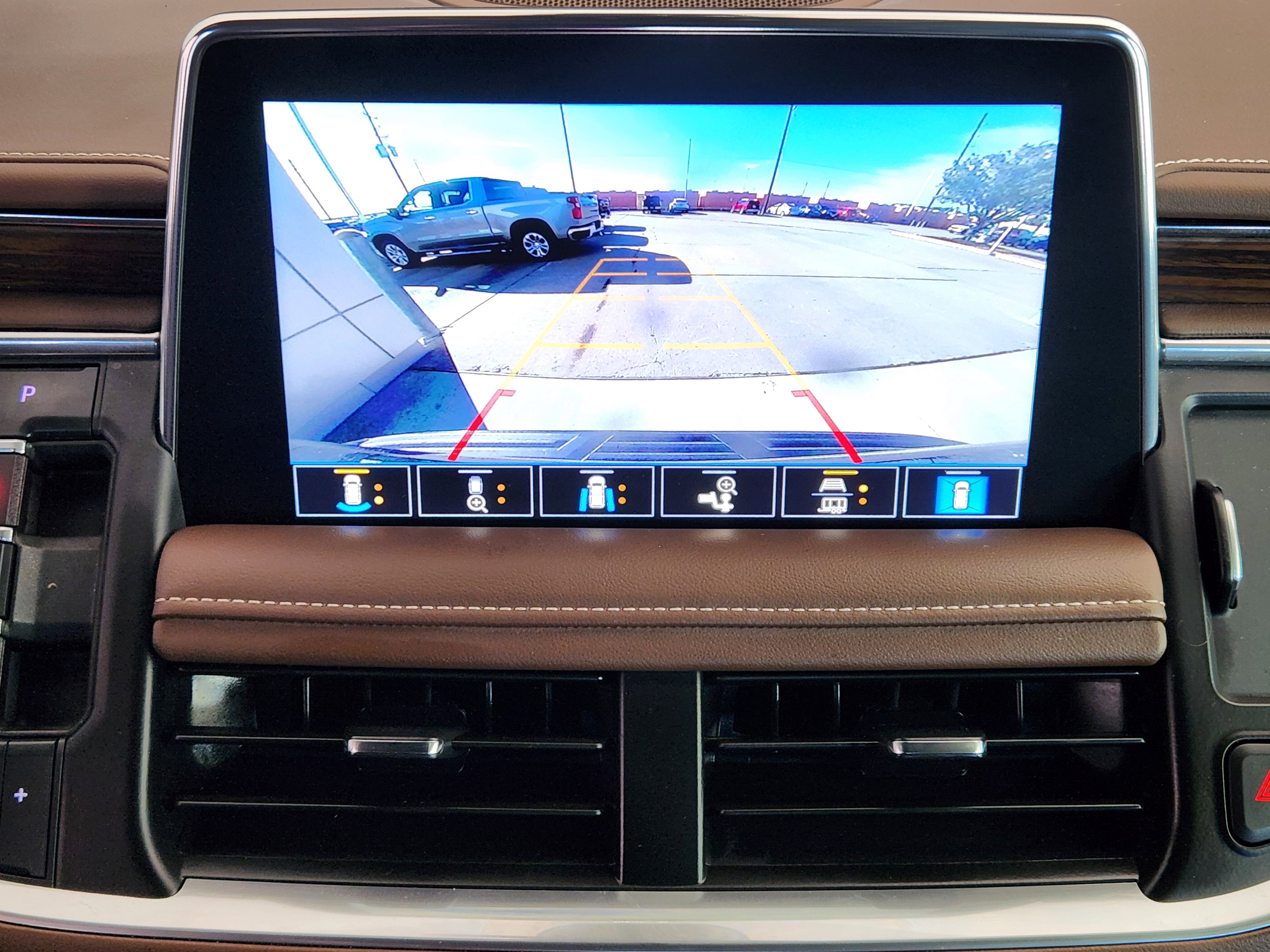 Used 2021 Chevrolet Tahoe High Country w/ Premium Package image 17