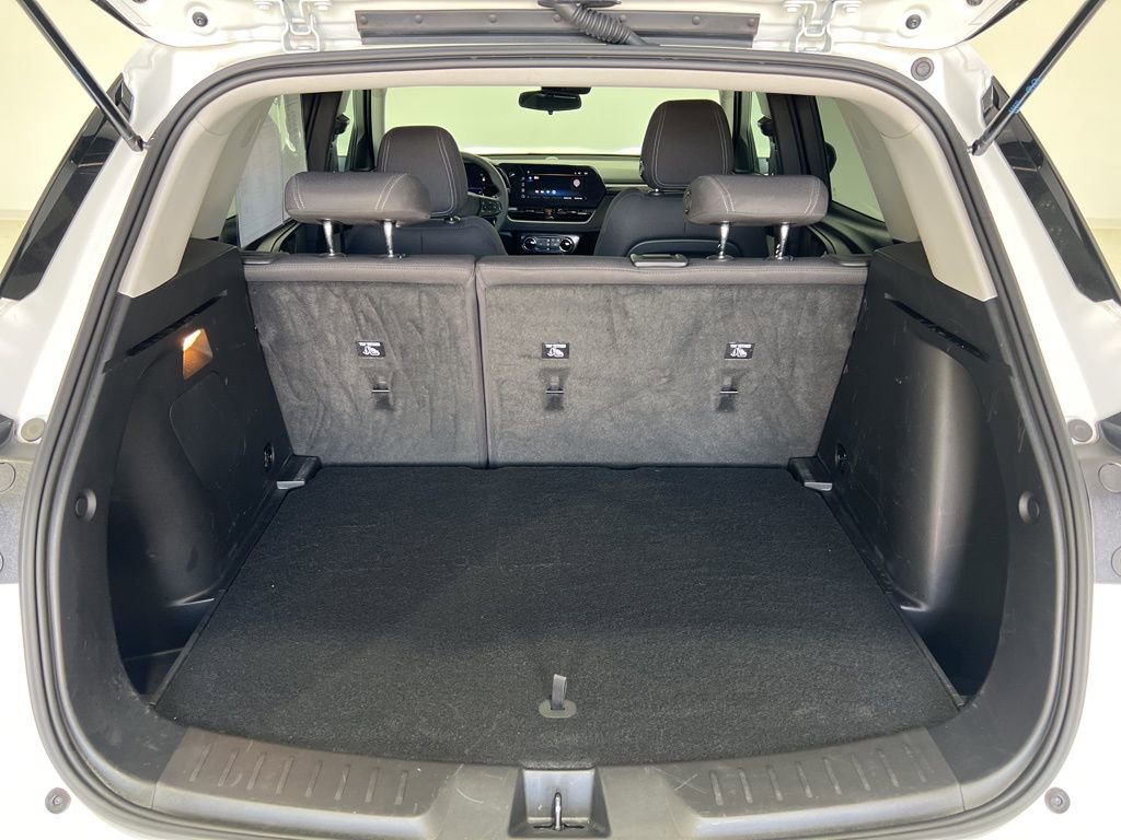 Used 2025 Chevrolet TrailBlazer LT w/ Driver Confidence Package FWD image 22