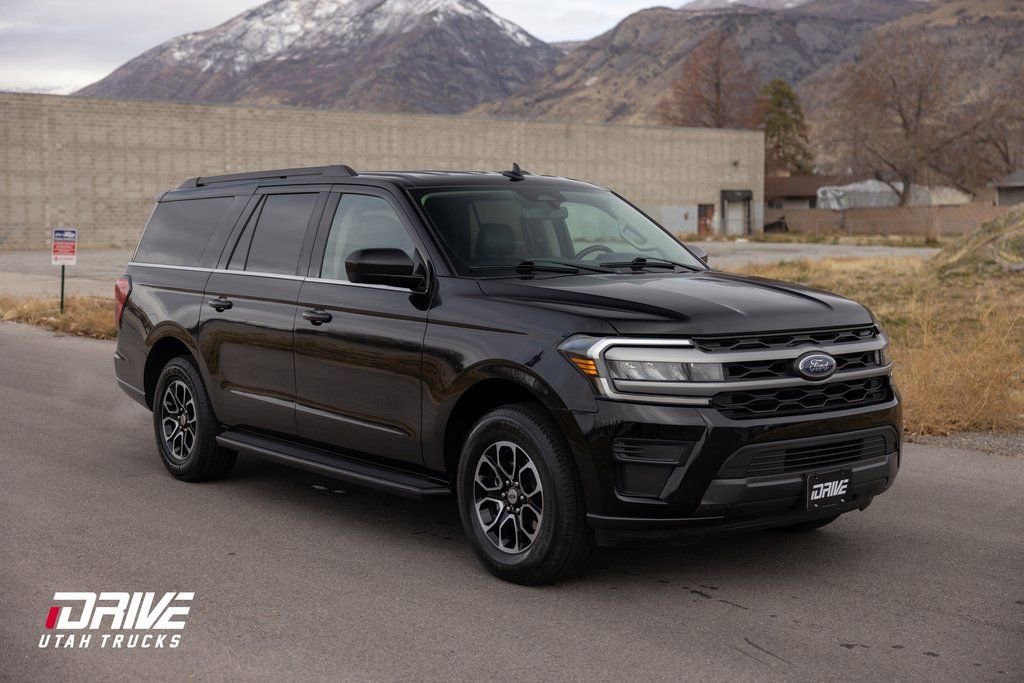 Used 2024 Ford Expedition Max XLT image 2