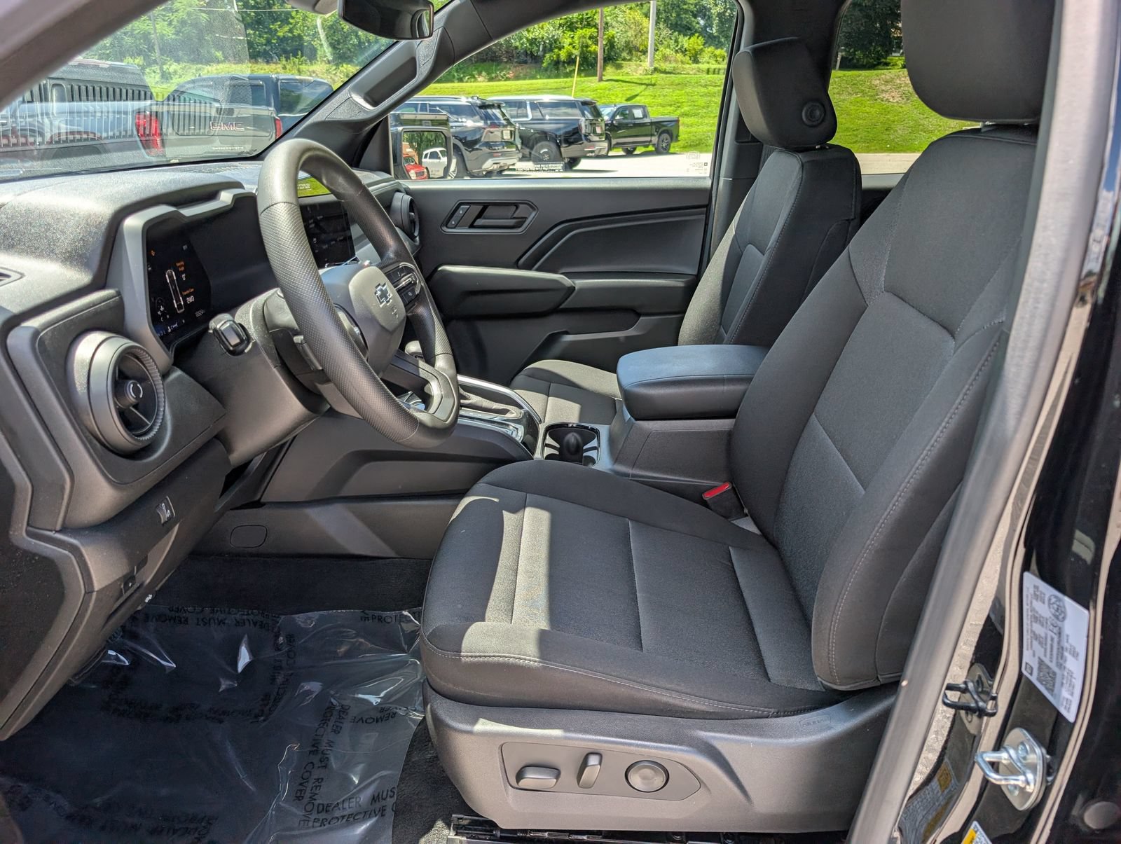 Used 2024 Chevrolet Colorado Trail Boss w/ Technology Package AWD/4WD image 16