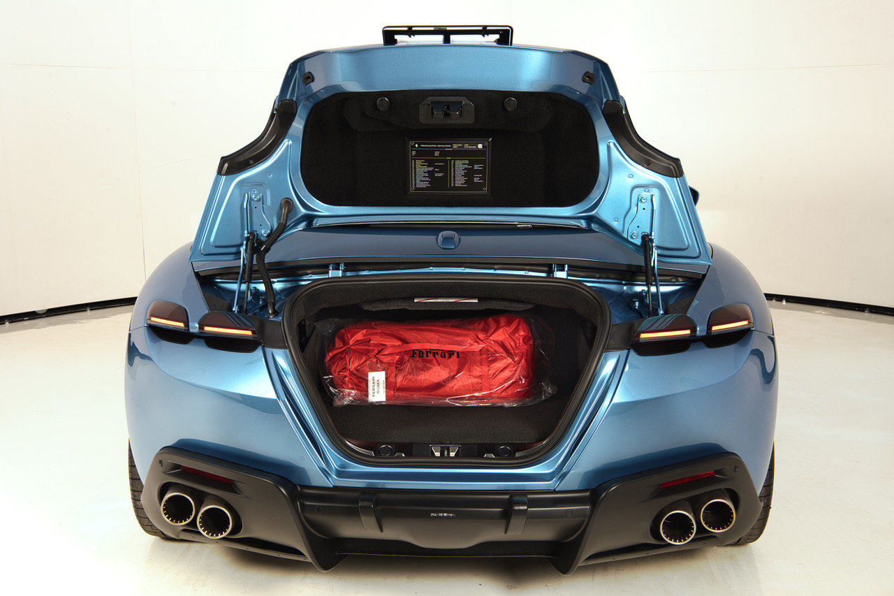 Certified 2025 Ferrari Roma Spider RWD image 38