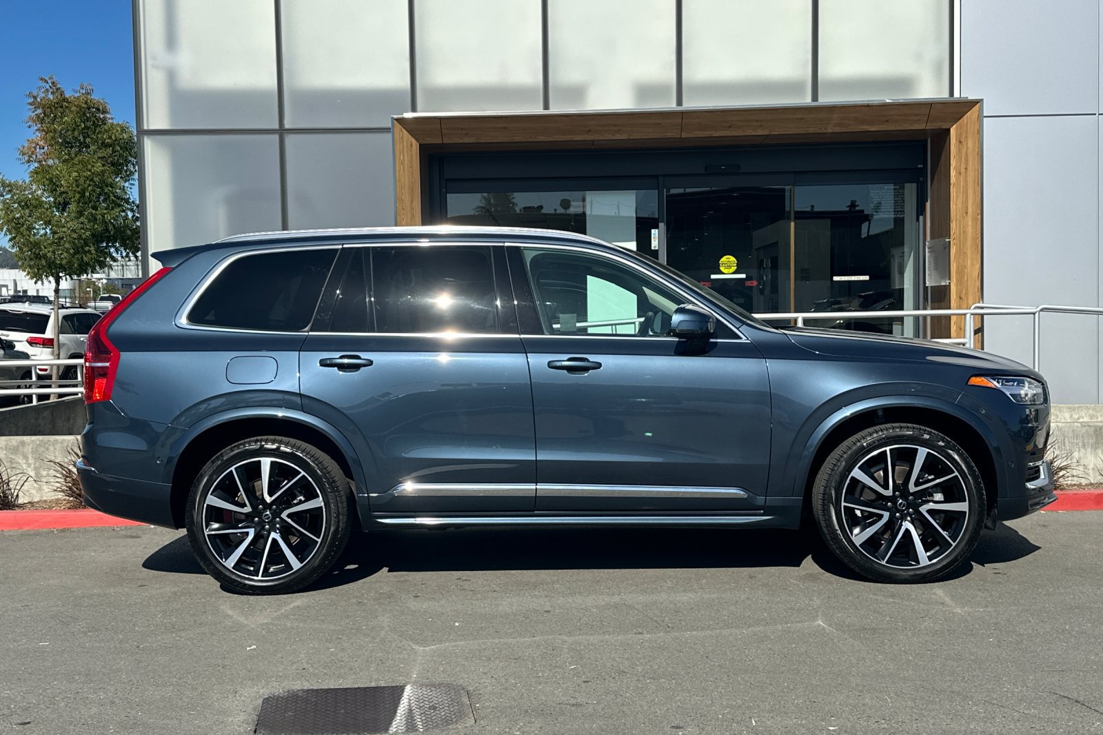 Used 2024 Volvo XC90 B6 Plus w/ Protection Package Premier AWD/4WD image 9