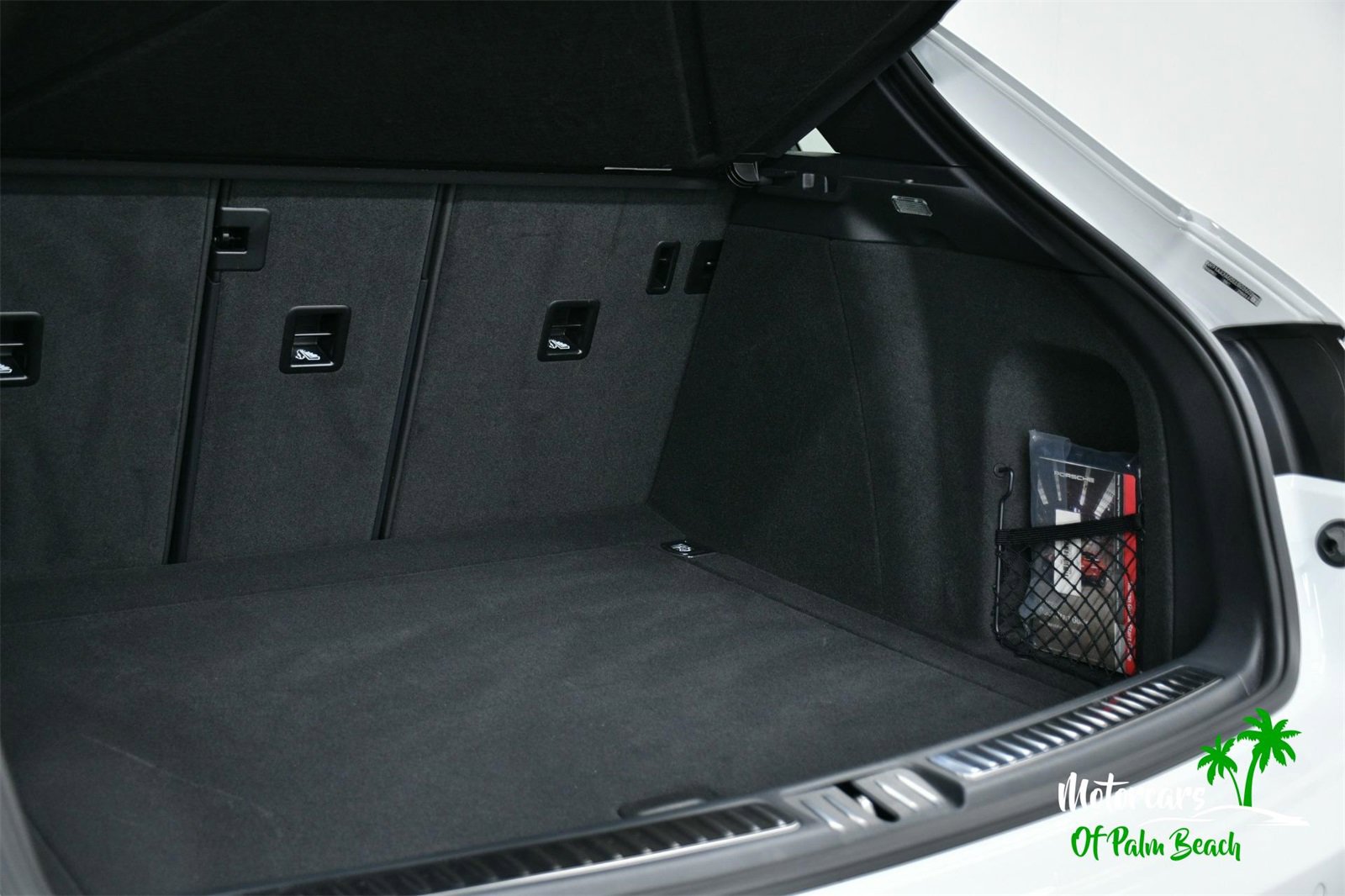 Used 2025 Porsche Macan Turbo image 54