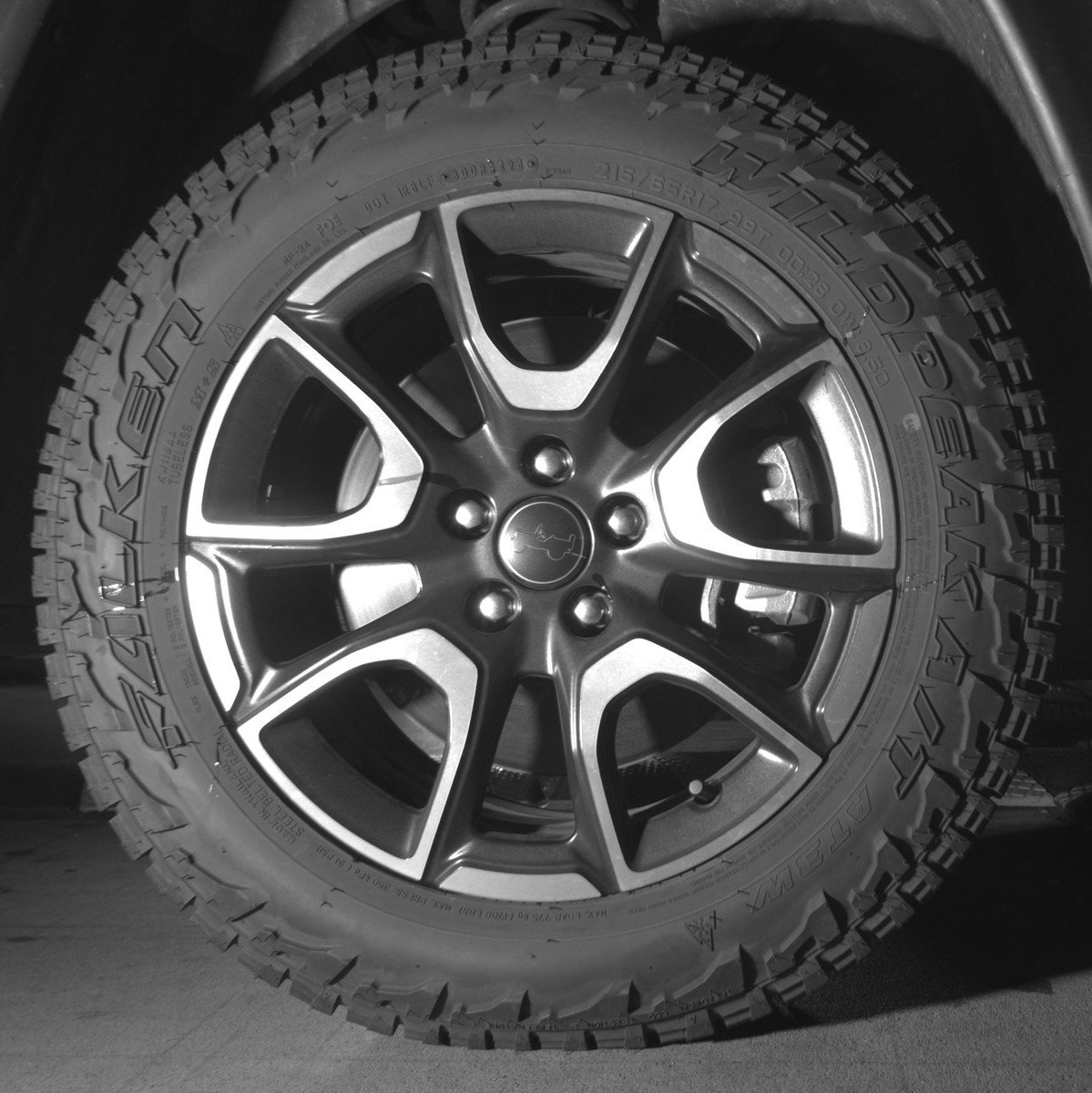 Used 2025 Jeep Compass Trailhawk AWD/4WD image 13