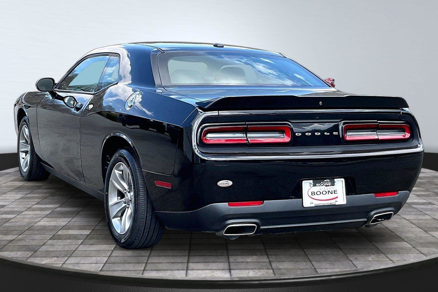 Used 2021 Dodge Challenger SXT RWD image 2