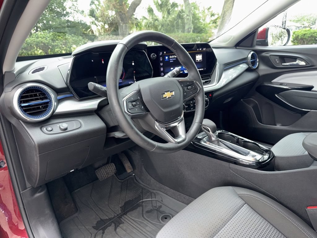 Used 2024 Chevrolet Trax LT w/ LT Convenience Package FWD image 17
