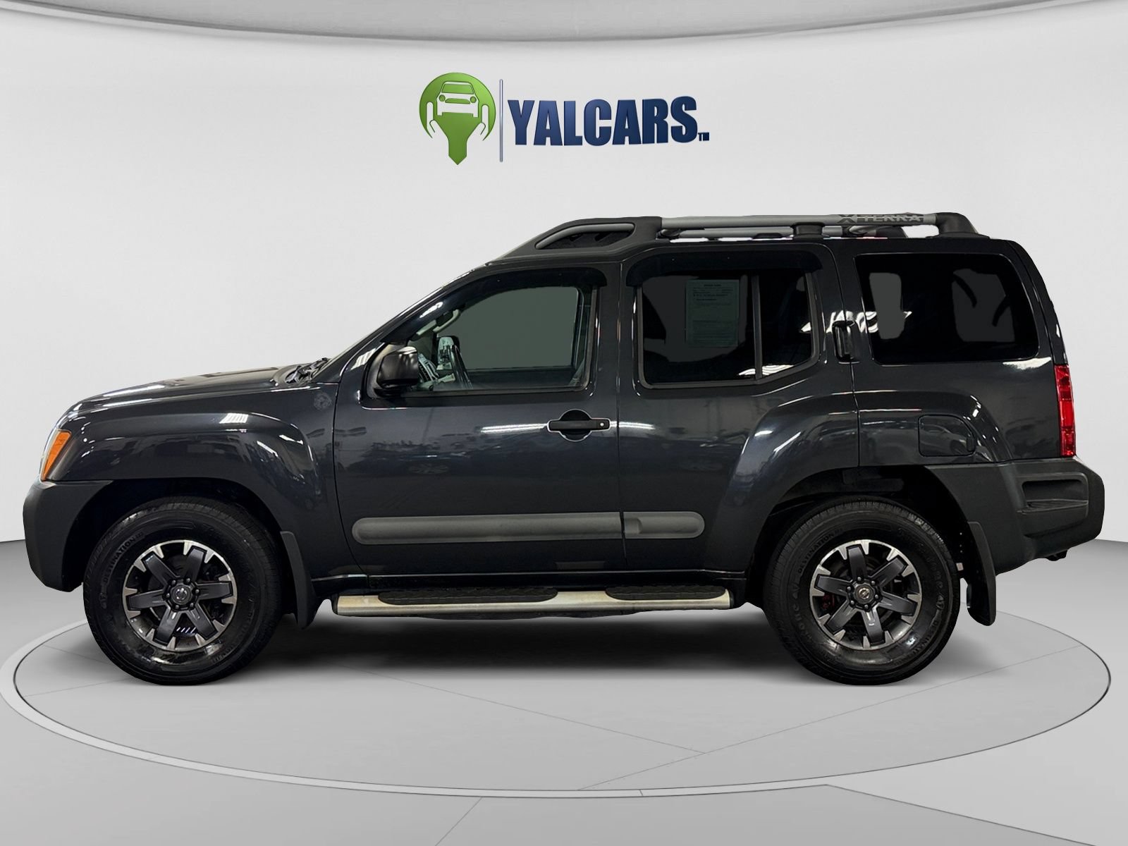 Used 2015 Nissan Xterra PRO-4X w/ Pro-4x Leather Package AWD/4WD image 2