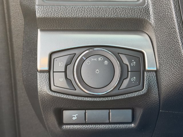 Used 2018 Ford Explorer XLT w/ Equipment Group 201A FWD image 13