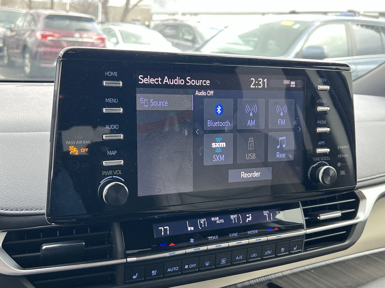 Used 2021 Toyota Sienna Limited image 17