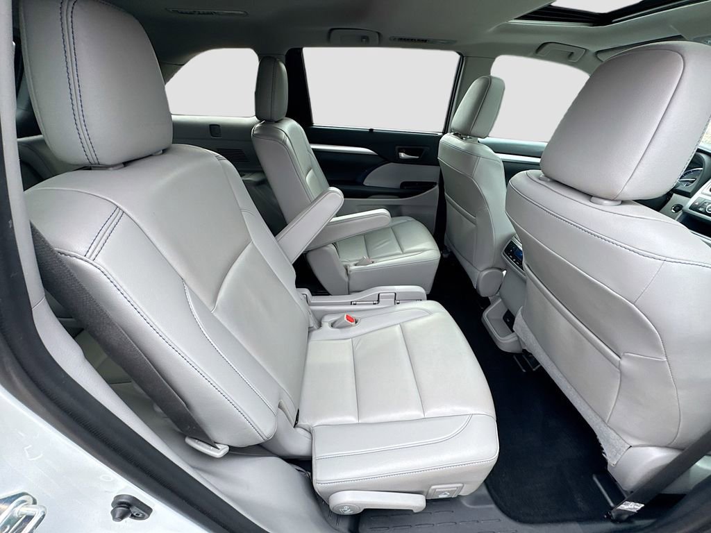 Used 2019 Toyota Highlander XLE image 27