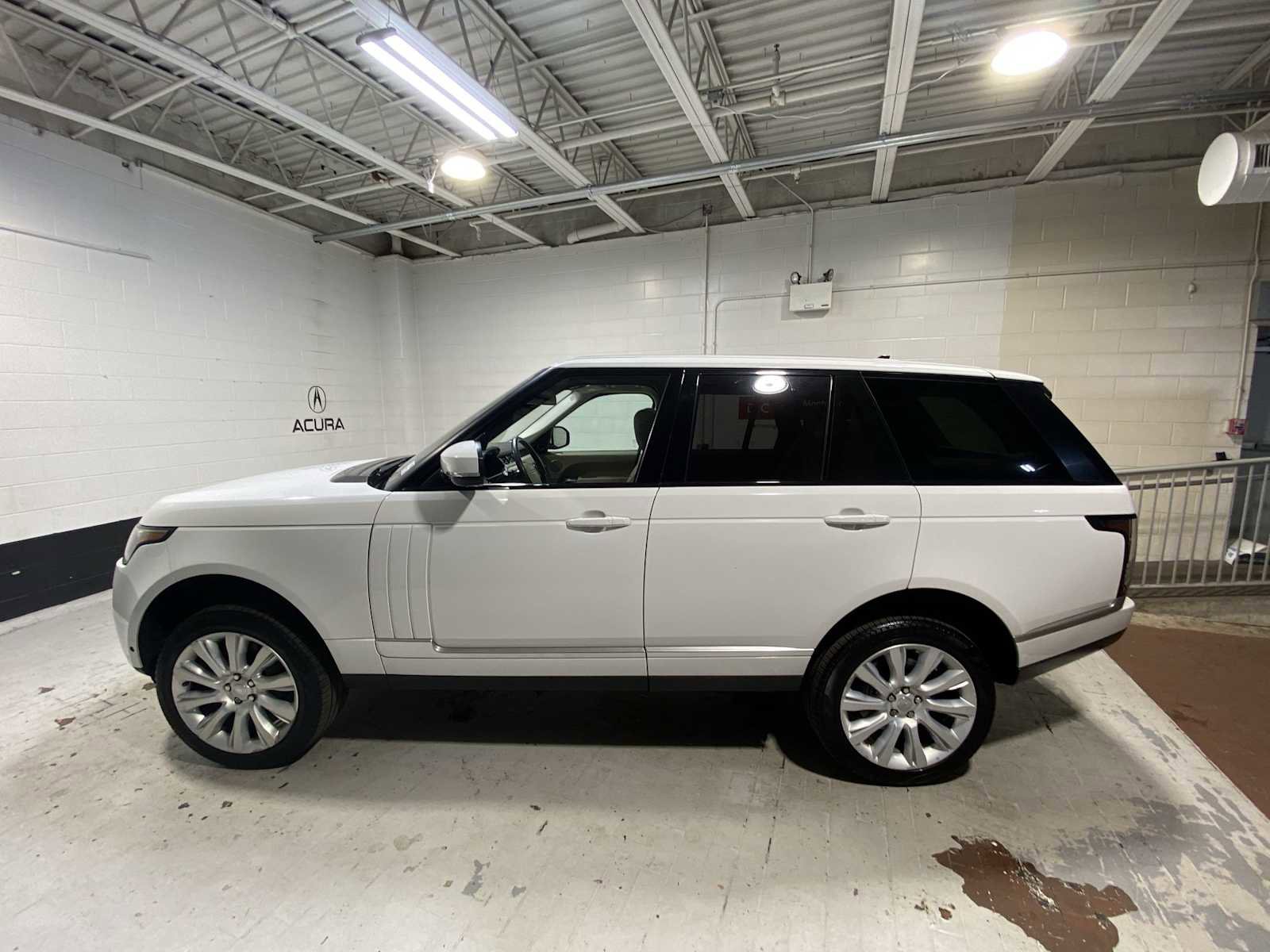 Used 2016 Land Rover Range Rover Supercharged AWD/4WD image 3