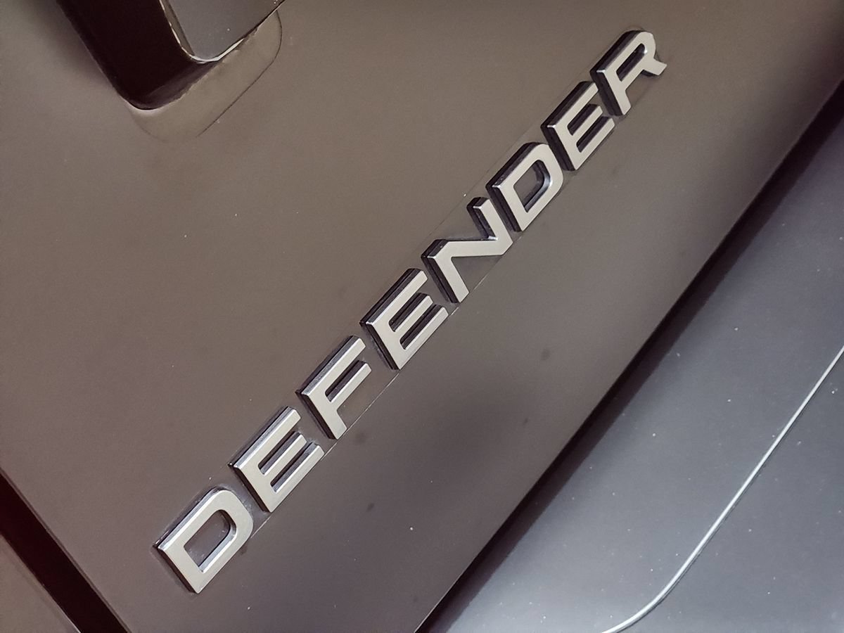 Used 2022 Land Rover Defender 110 V8 AWD/4WD image 32