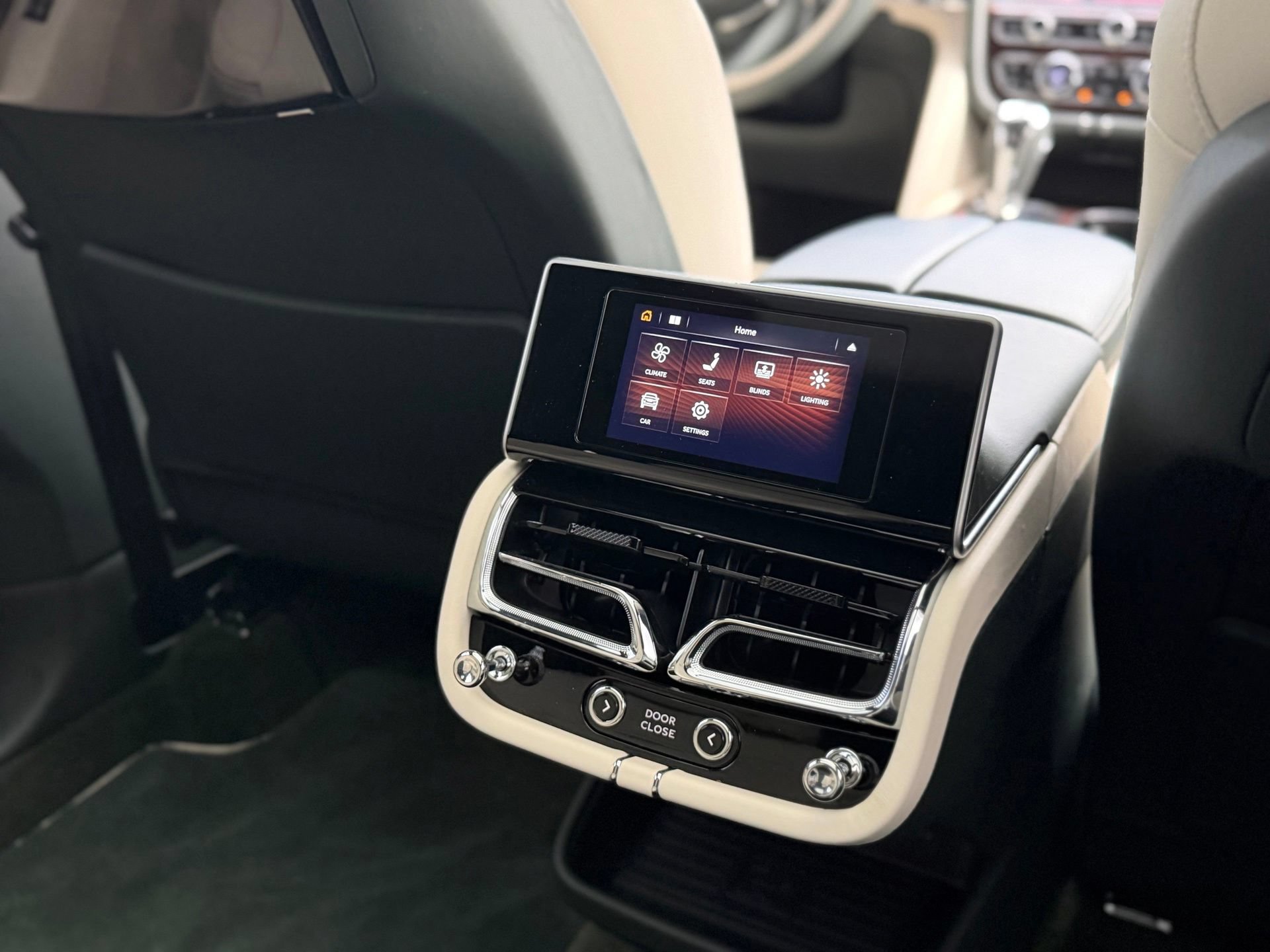 Certified 2024 Bentley Bentayga Extended Wheelbase AWD/4WD image 36