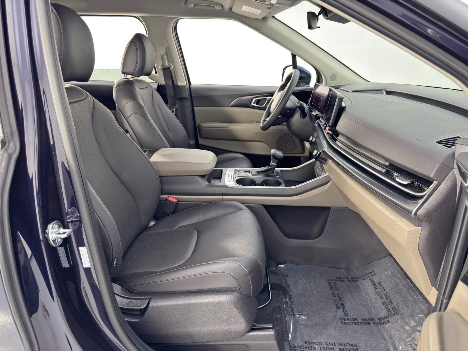 Used 2025 Kia Carnival FWD image 15