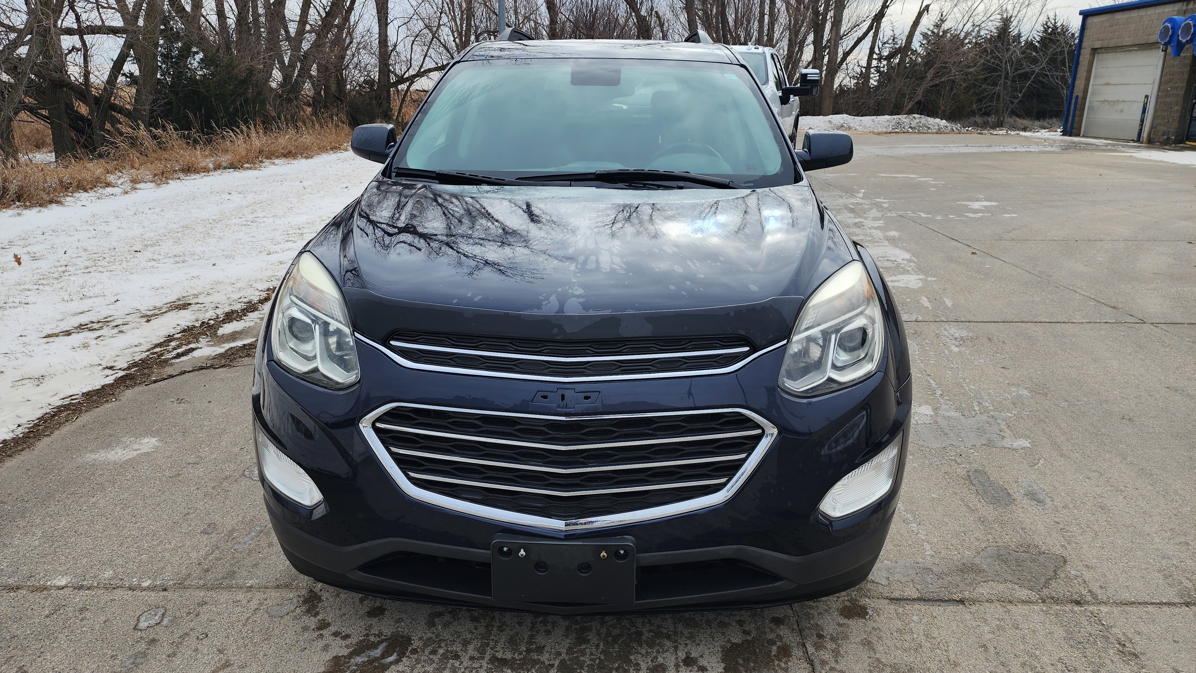 Used 2017 Chevrolet Equinox LT w/ Convenience Package FWD image 2