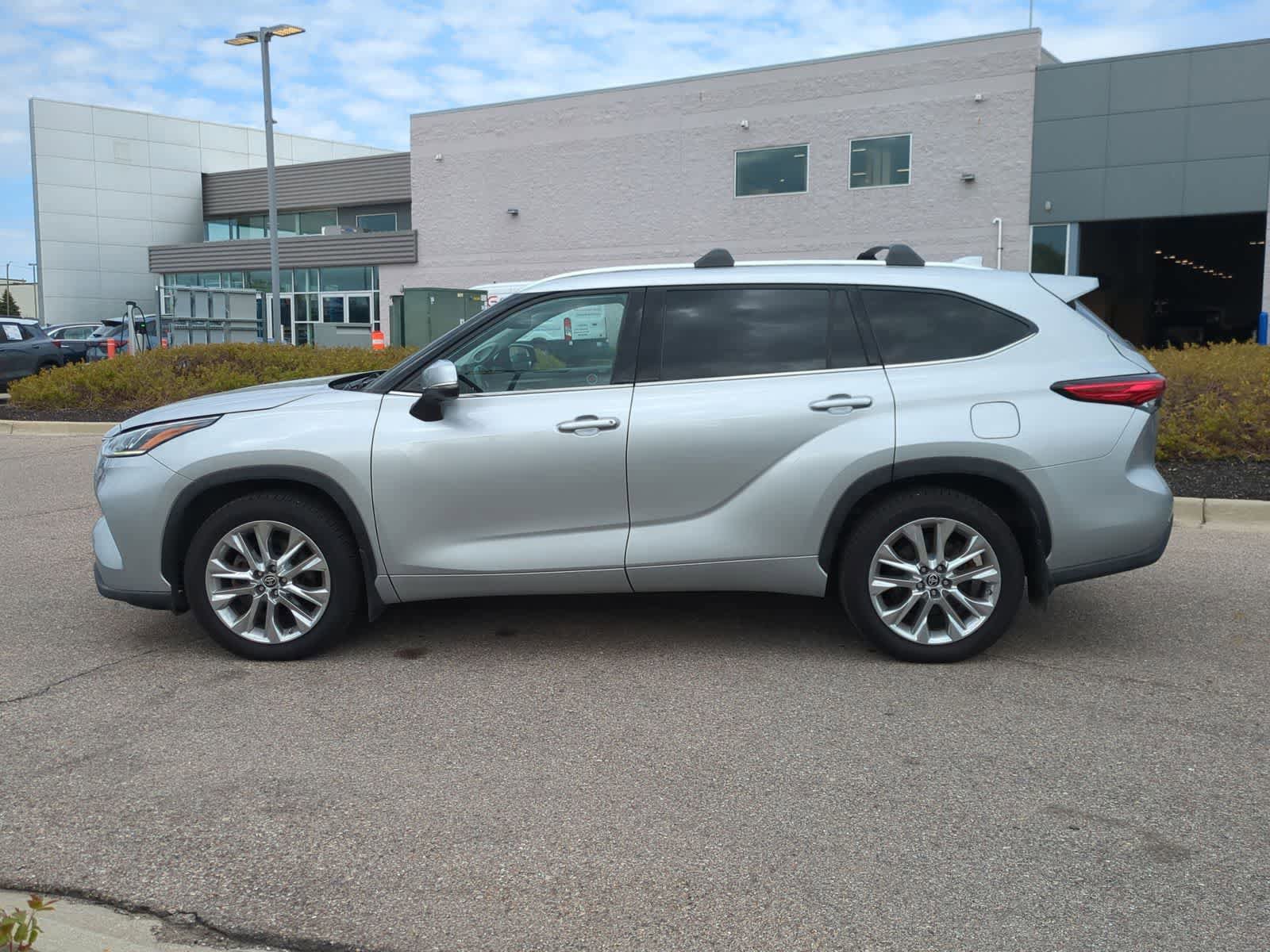 Used 2021 Toyota Highlander Limited AWD/4WD image 5