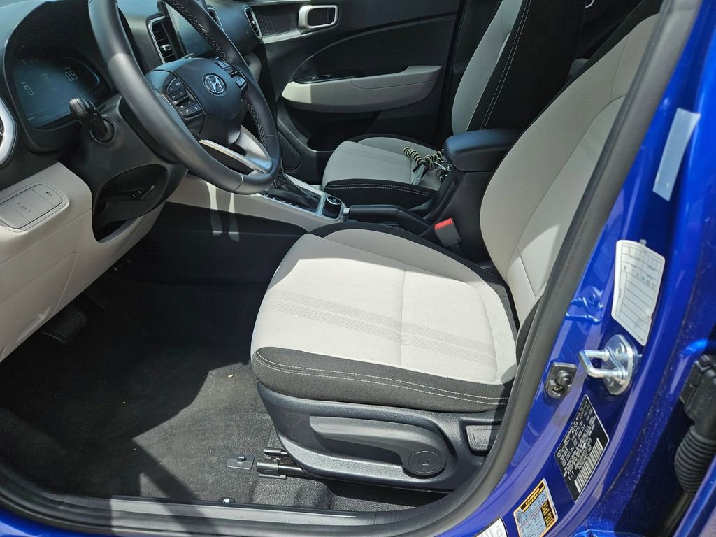 Used 2025 Hyundai Venue SEL image 11