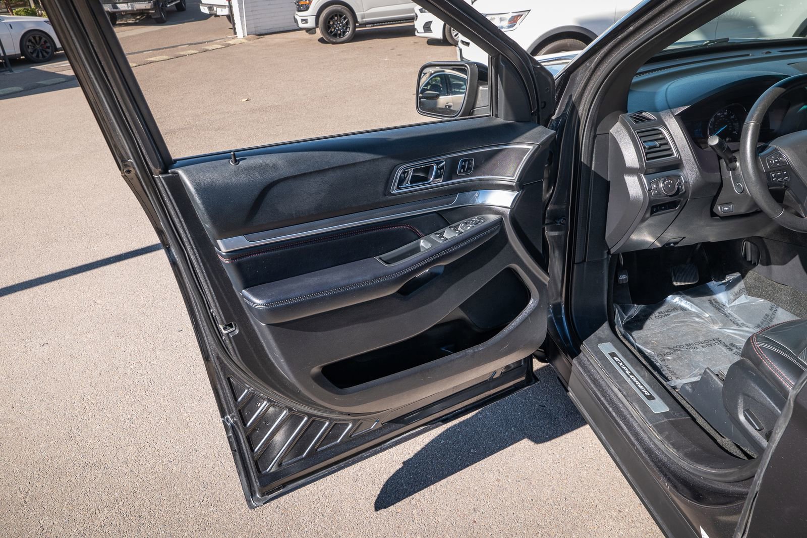 Used 2017 Ford Explorer Sport w/ Equipment Group 401A image 11