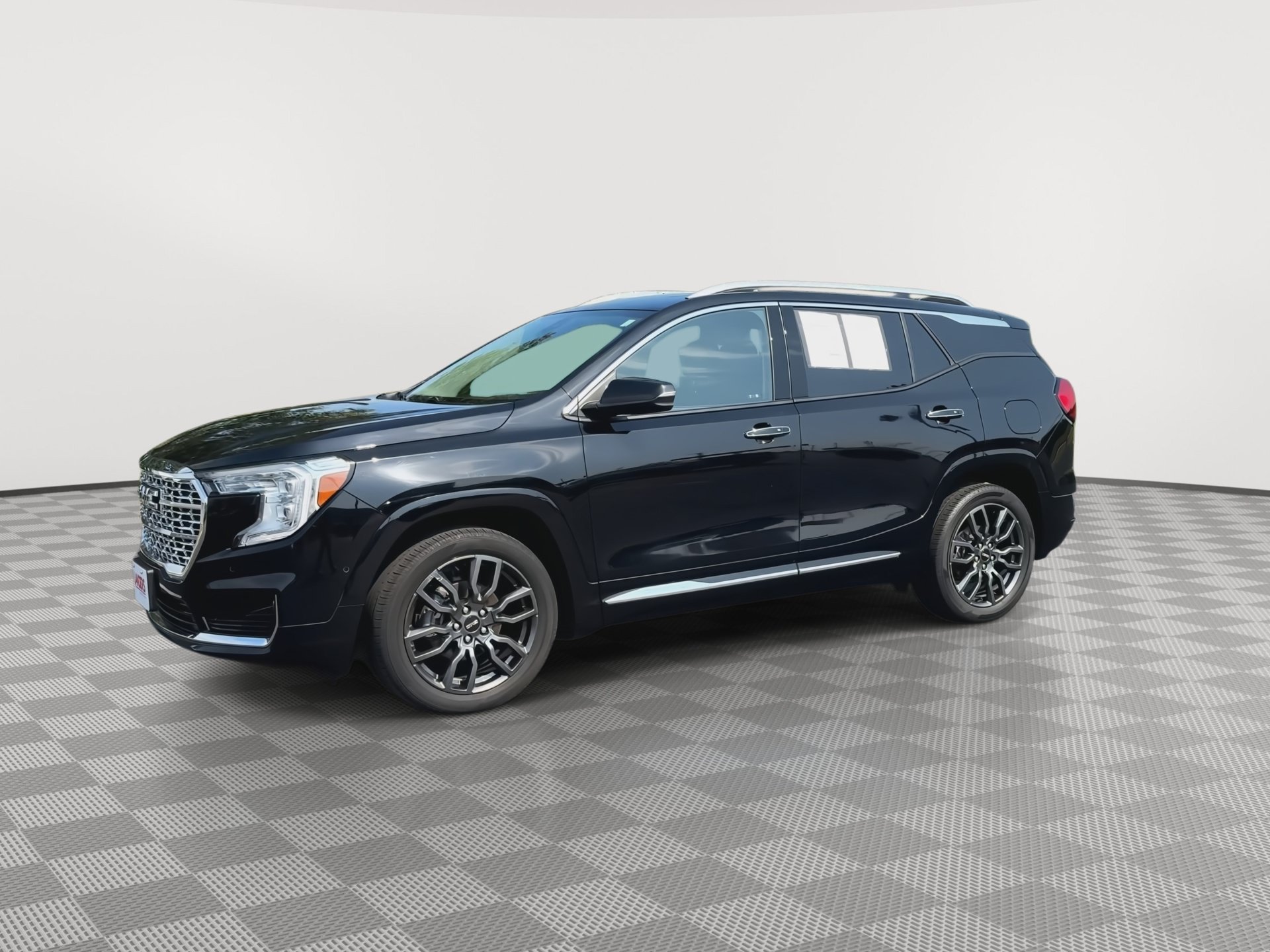 Certified 2023 GMC Terrain Denali w/ Black Diamond Edition AWD/4WD image 4