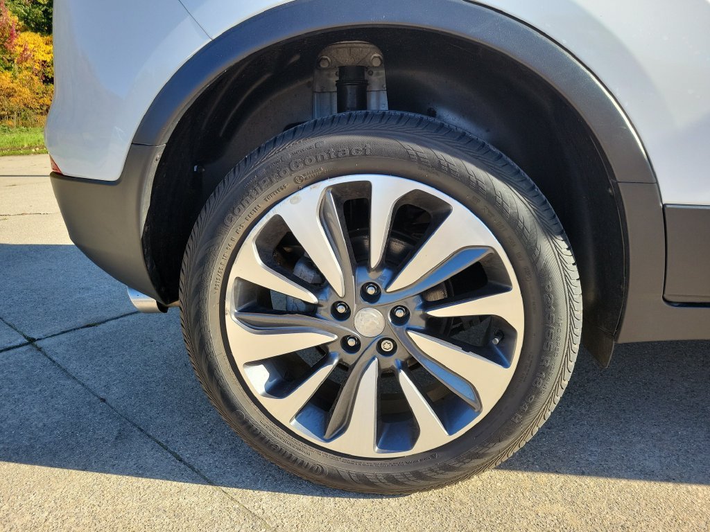 Used 2022 Buick Encore Preferred AWD/4WD image 5