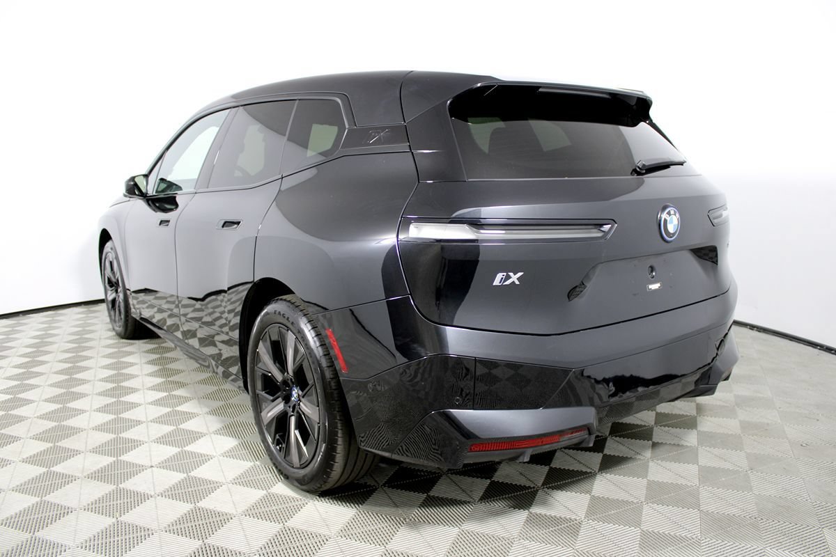 Used 2023 BMW iX xDrive50 w/ Sport Package AWD/4WD image 39