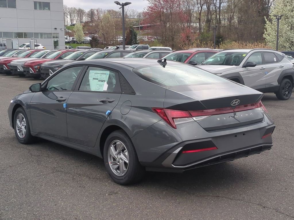 New 2026 Hyundai Elantra SE FWD image 5