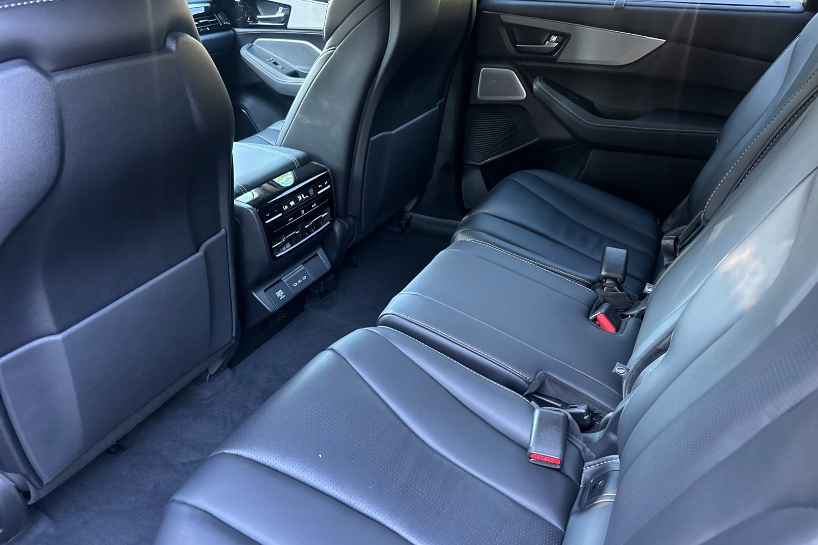 Certified 2025 Acura MDX FWD w/ Technology Package image 15