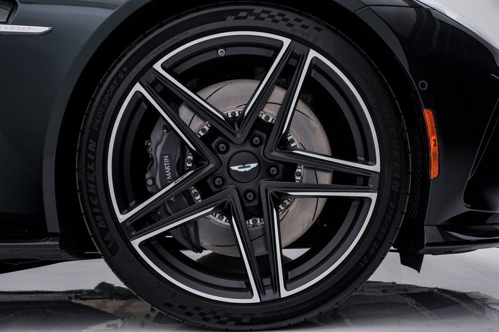 Used 2026 Aston Martin V8 Vantage Coupe image 8