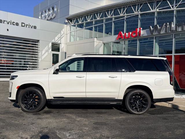 Used 2024 Cadillac Escalade ESV Sport Platinum w/ LPO, ONYX Package AWD/4WD image 3