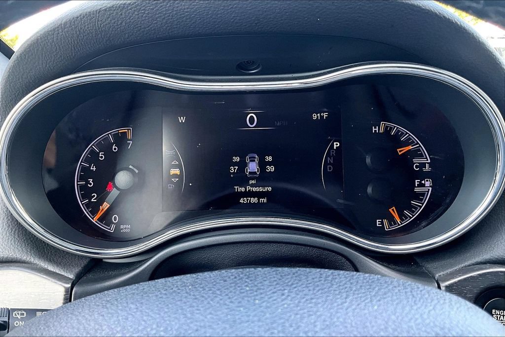 Used 2018 Jeep Grand Cherokee Altitude RWD image 21