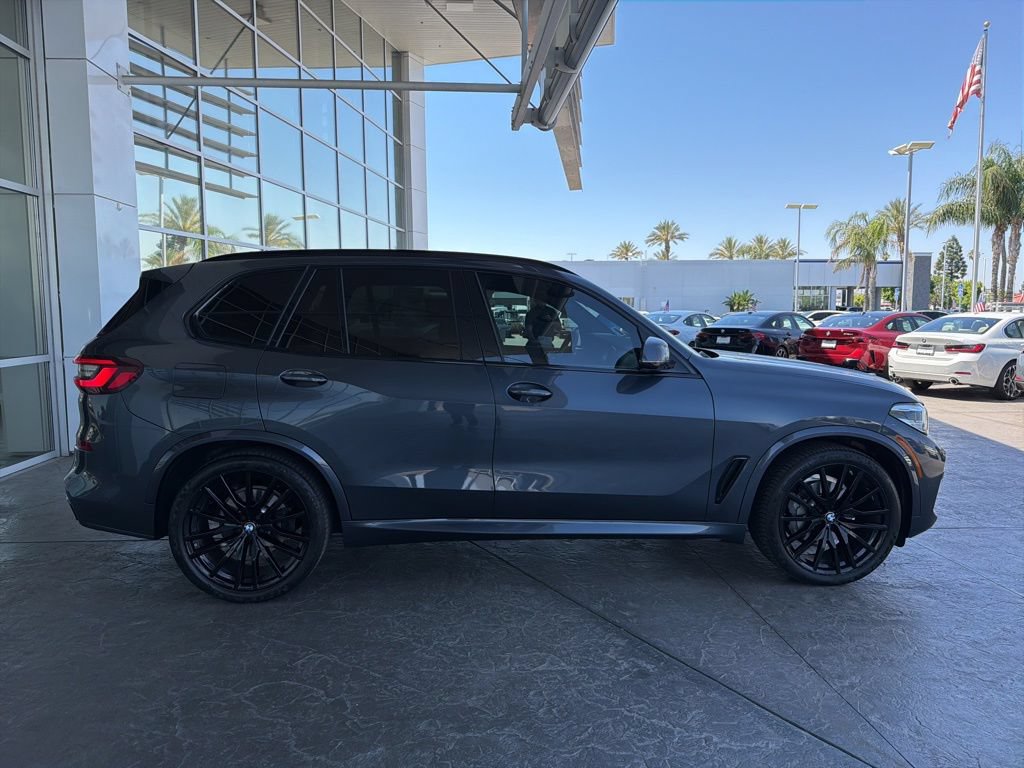 Used 2022 BMW X5 xDrive40i w/ M Sport Package AWD/4WD image 3