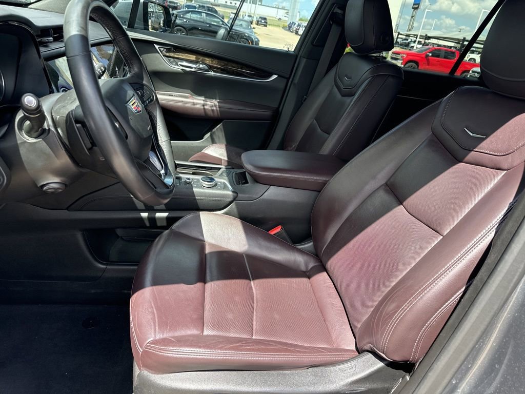 Used 2022 Cadillac XT6 Premium Luxury image 6