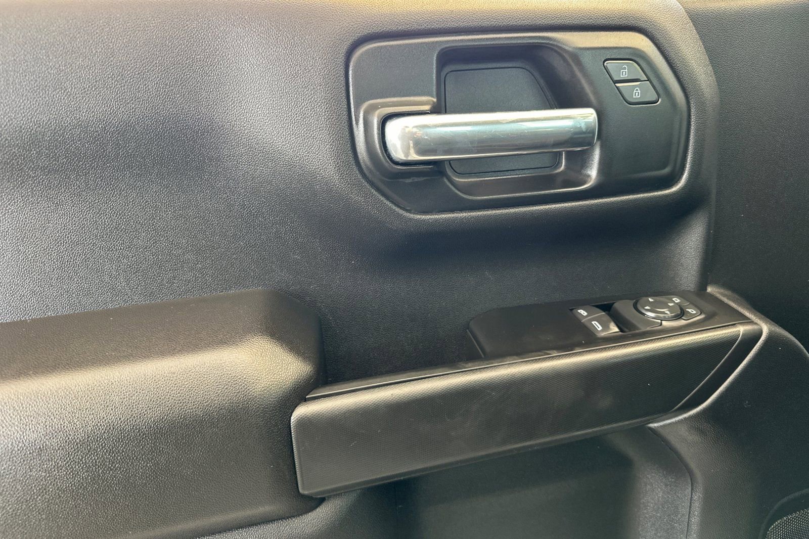 Used 2025 Chevrolet Silverado 1500 W/T image 11