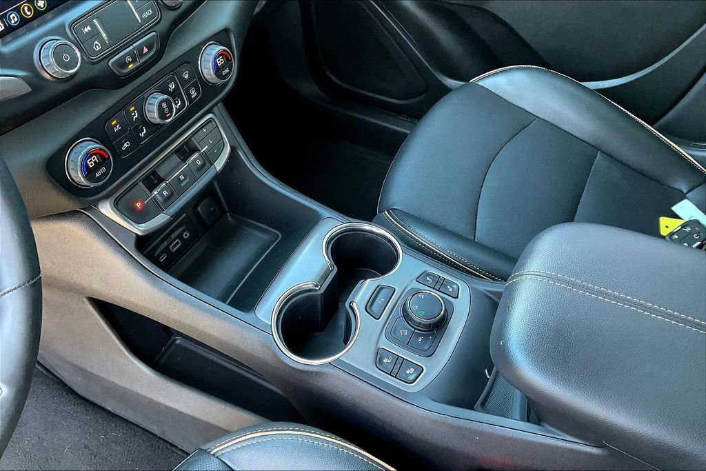 Used 2024 GMC Terrain AT4 w/ Tech Package AWD/4WD image 13