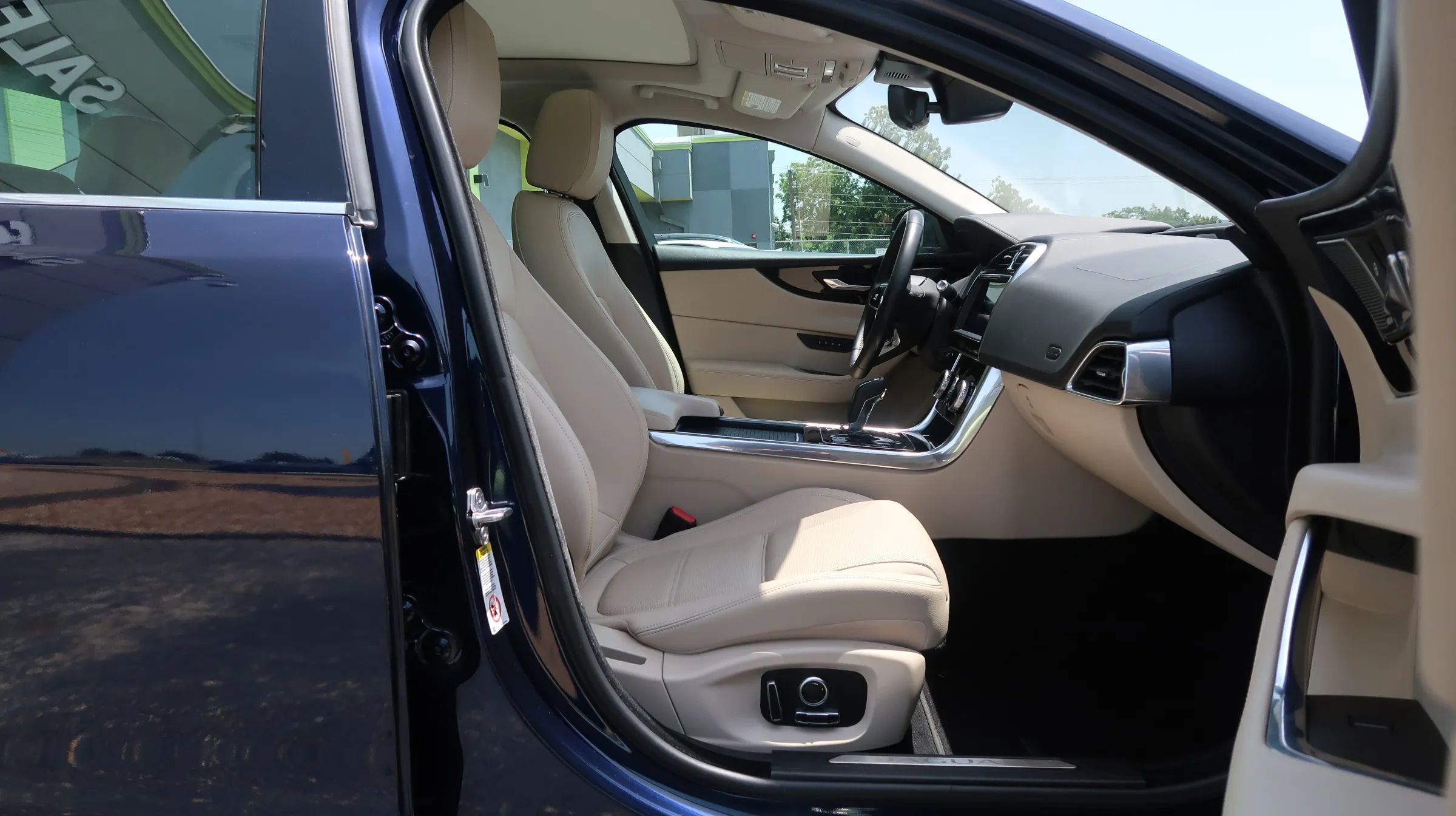 Used 2020 Jaguar XE S image 25