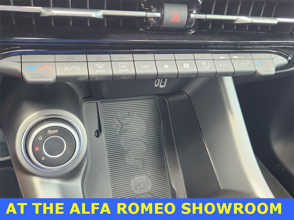 Used 2025 Alfa Romeo Tonale w/ Premium Package image 20