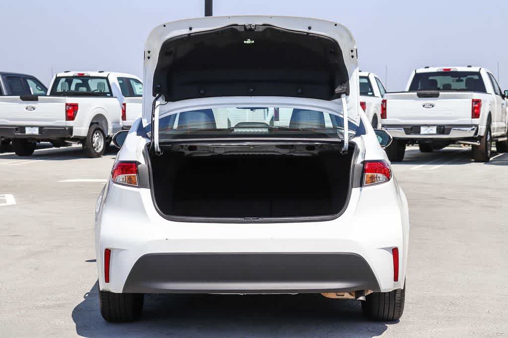 Used 2025 Toyota Corolla LE FWD image 28