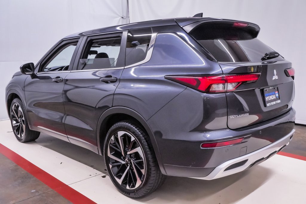 Used 2024 Mitsubishi Outlander SE image 8