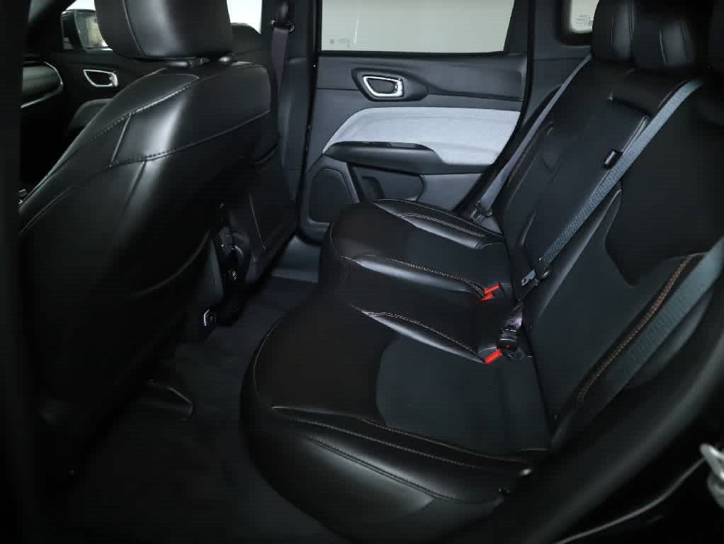 Used 2023 Jeep Compass Latitude AWD/4WD image 14