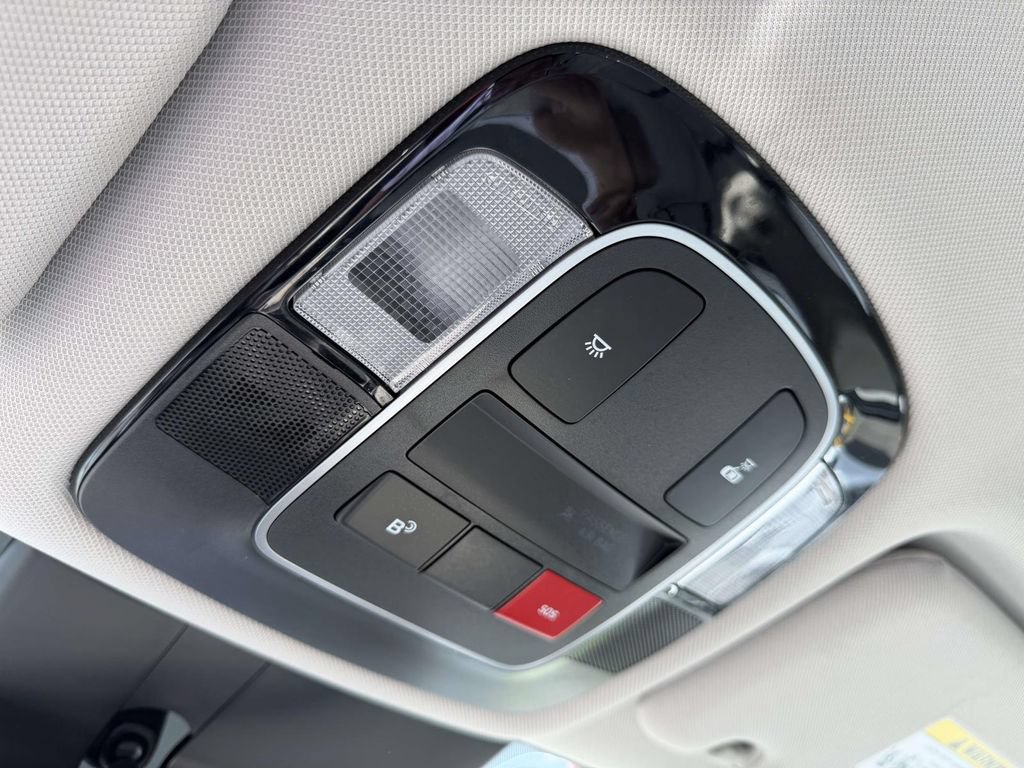 Used 2025 Hyundai Sonata SE FWD image 29