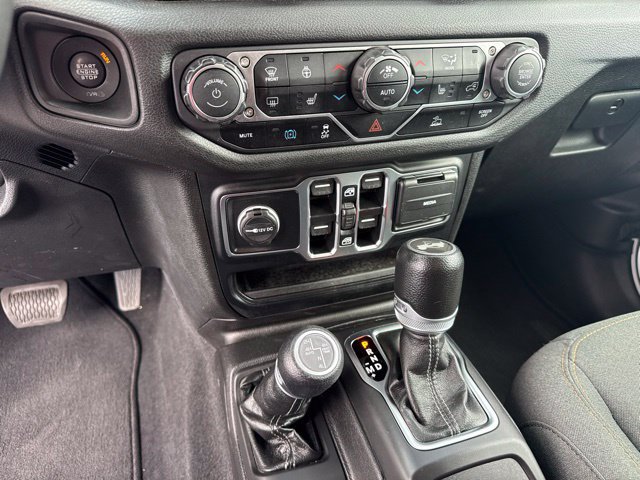 Used 2024 Jeep Wrangler Unlimited w/ Convenience Group AWD/4WD image 14