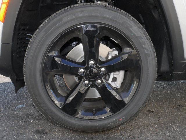 New 2025 Jeep Grand Cherokee L Altitude image 13