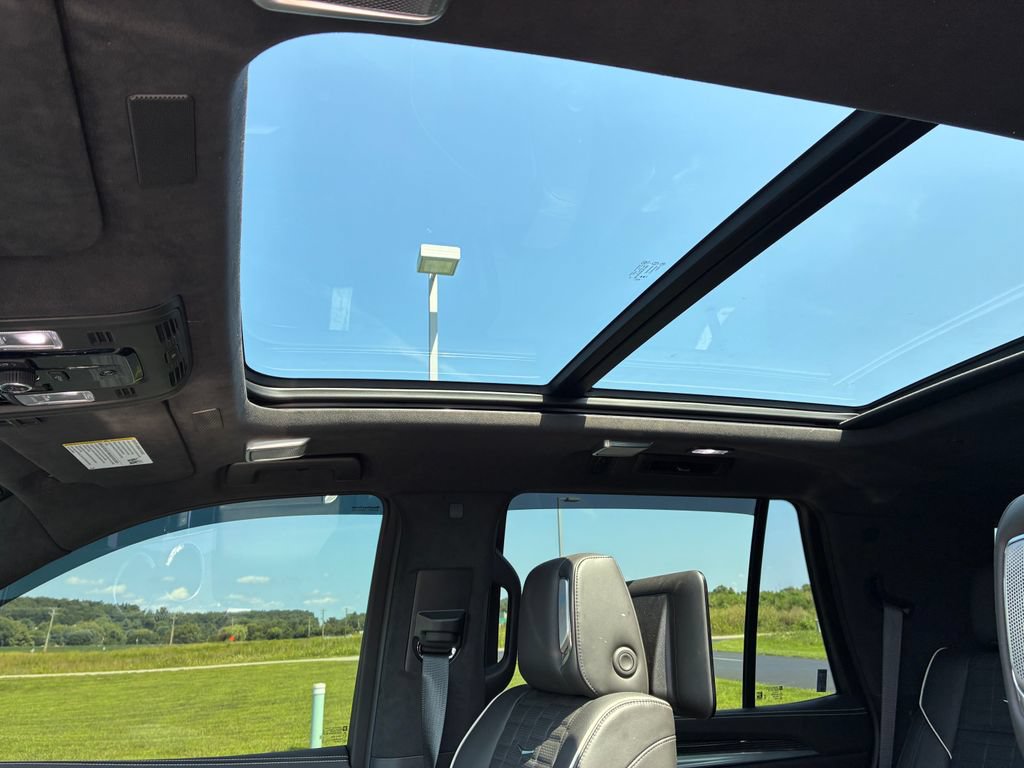Used 2025 Cadillac Escalade V AWD/4WD image 19