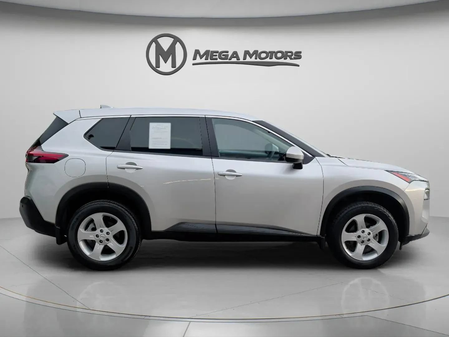 Used 2023 Nissan Rogue SV FWD image 9