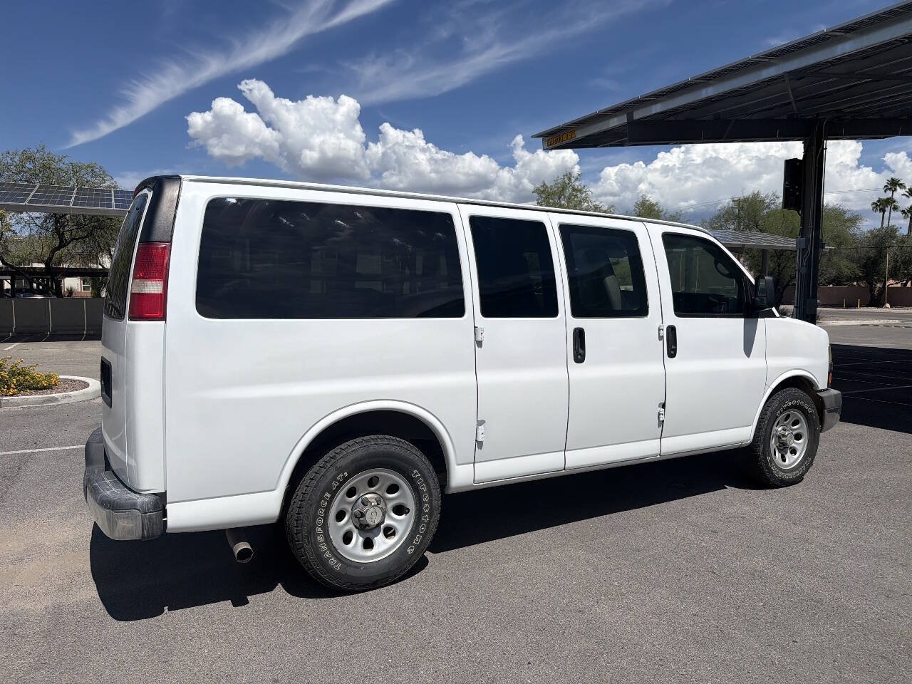 Used 2011 Chevrolet Express 1500 LT w/ LT Preferred Equipment Group RWD image 10