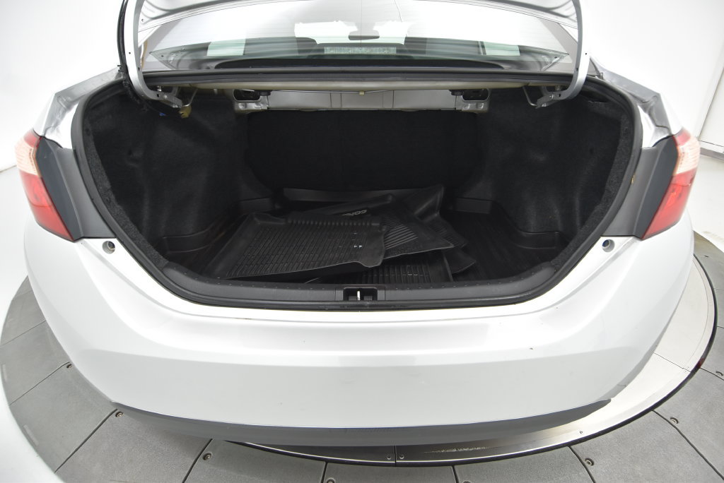 Used 2018 Toyota Corolla LE FWD image 30