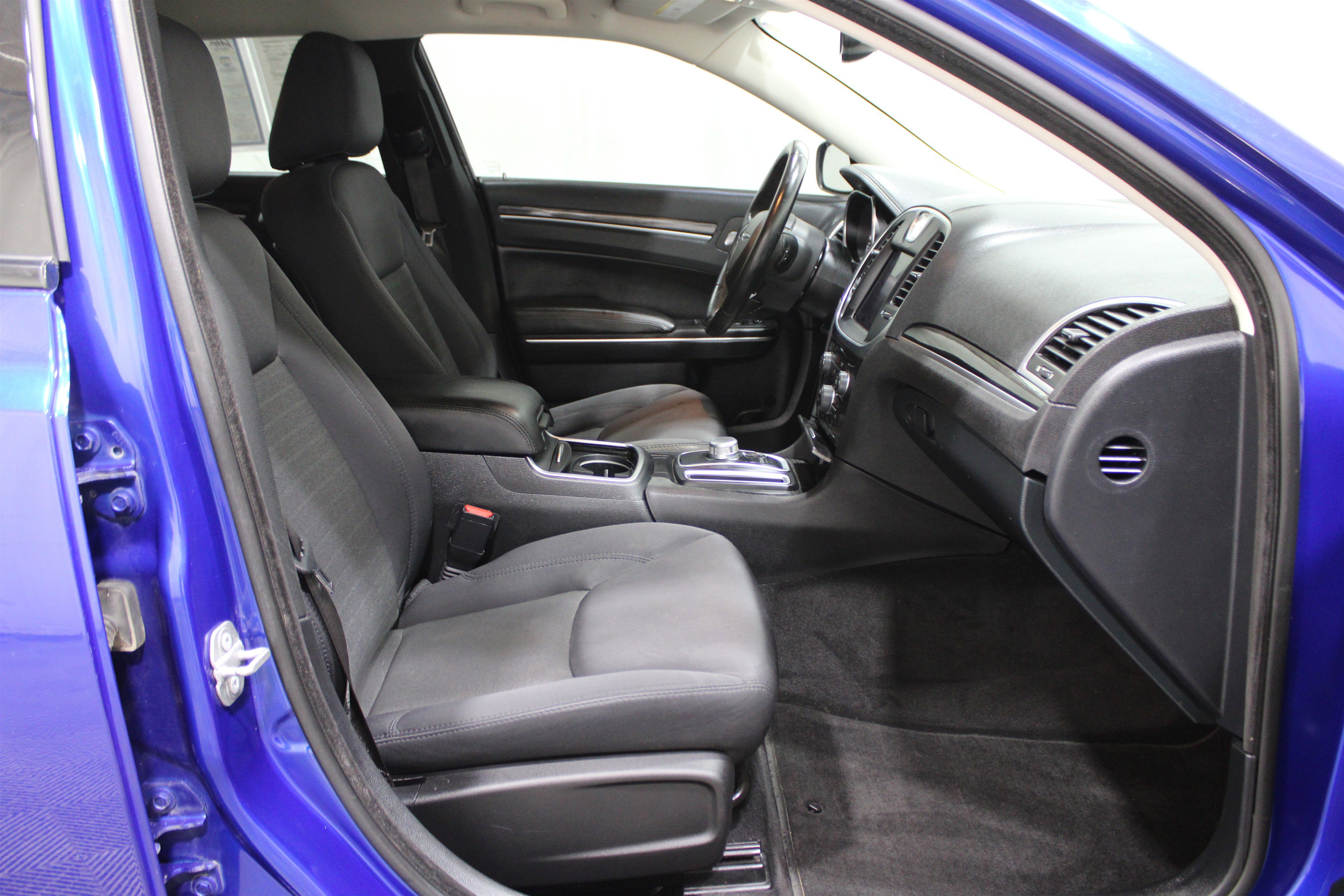 Used 2018 Chrysler 300 Touring w/ Sport Appearance Package image 28