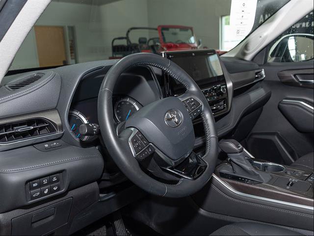 Used 2020 Toyota Highlander Limited w/ Protection Package #3 AWD/4WD image 11